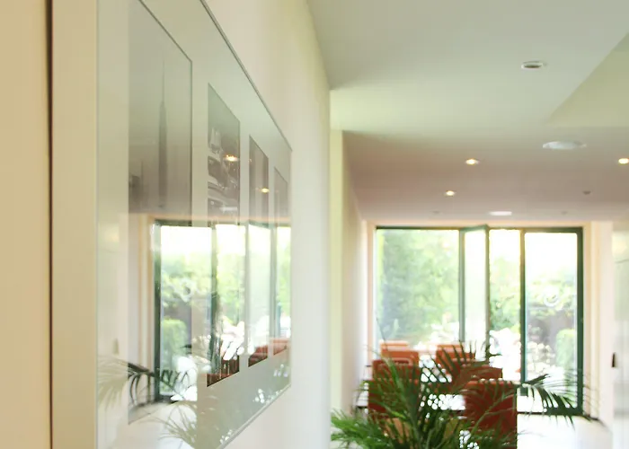 Scheck 4* Unterföhring